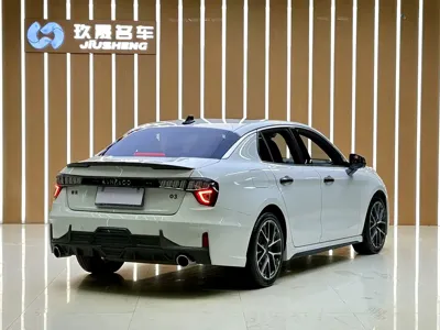 Lynk & Co 03