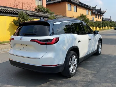 Nio ES8