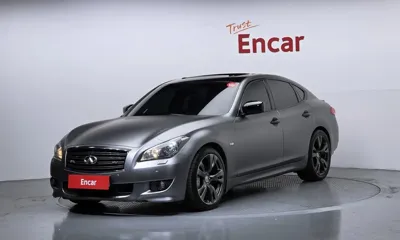 Infiniti M