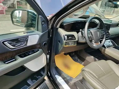 Lincoln Navigator