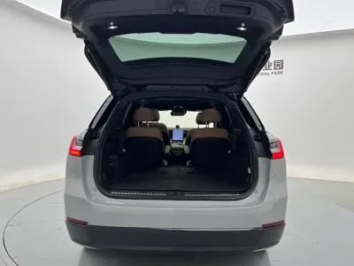 Nio ES8