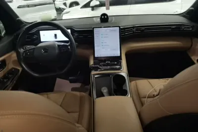 Nio ES8