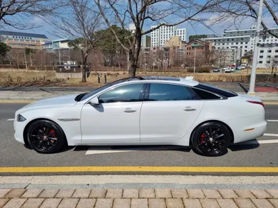 Jaguar XJ