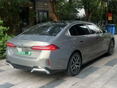 BMW i5