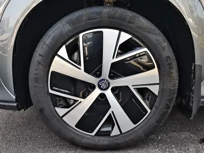 BYD 唐L