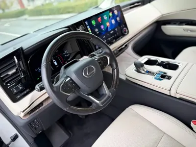 Lexus LM