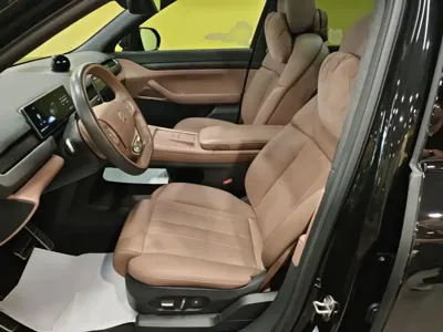 Nio ES8
