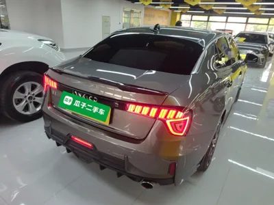 Lynk & Co 03