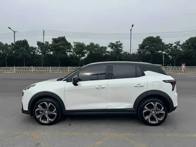 Lynk & Co 06