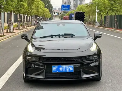 Lynk & Co 03