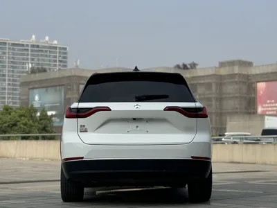 Nio ES8