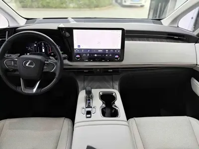 Lexus LM