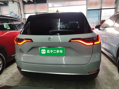 Nio ES8