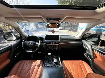 Lexus LX
