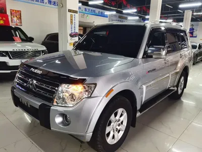 Mitsubishi Pajero (Import)