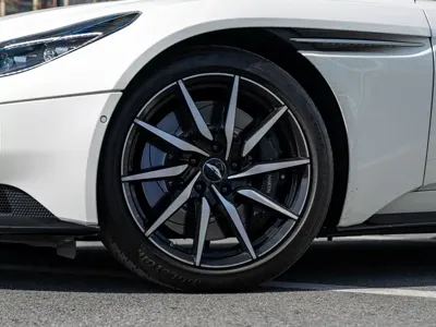 Aston Martin DB11
