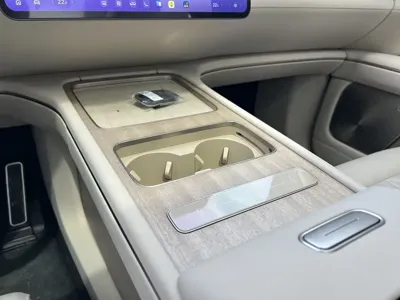Nio ES8