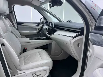 Volvo EM90