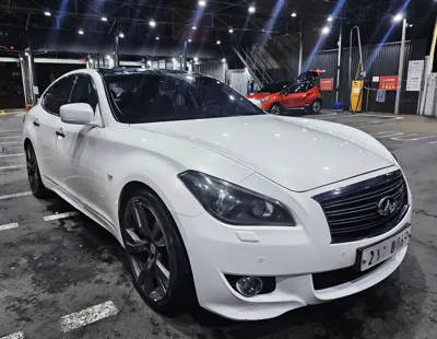 Infiniti M