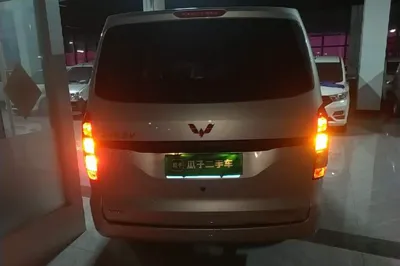 Wuling Hongguang V