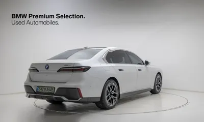 BMW i7