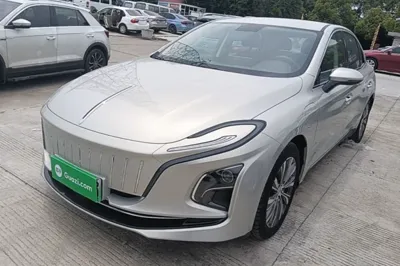Hongqi E-QM5