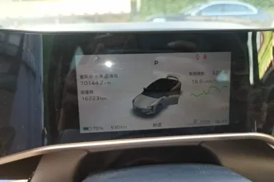 Hongqi EH7