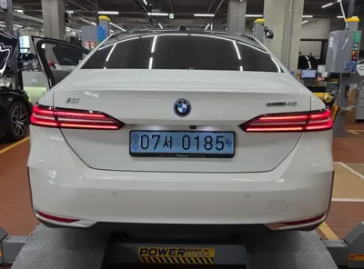 BMW i5