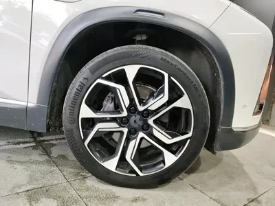 Nio ES8