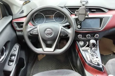 Nissan Lannia