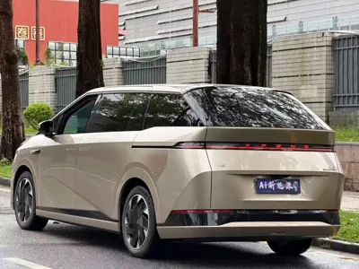 Xpeng X9