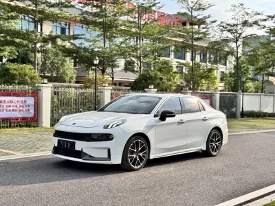 Lynk & Co 03