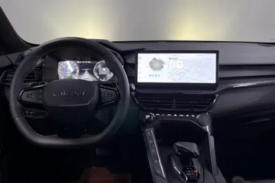 Lynk & Co 06