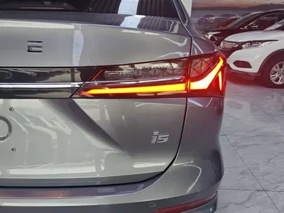 Roewe i5