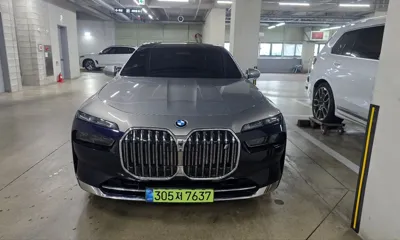 BMW i7