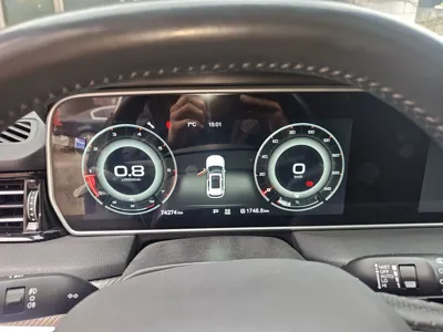 Hongqi HS5