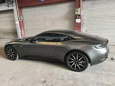 Aston Martin DB11