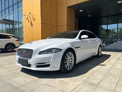 Jaguar XJ