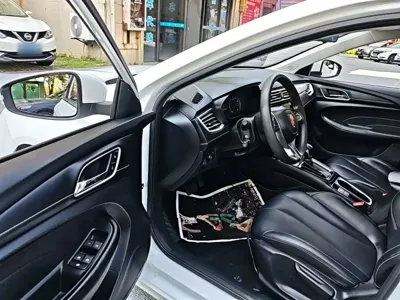 Roewe i5