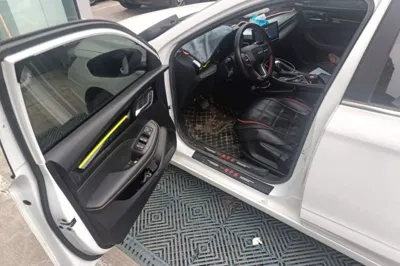Roewe i5
