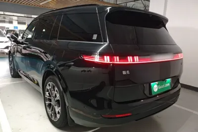 Lynk & Co 900