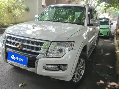 Mitsubishi Pajero (Import)