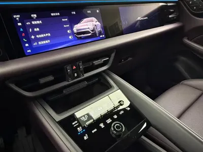 Porsche Macan EV
