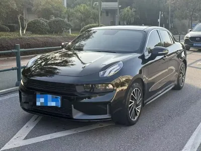 Lynk & Co 03