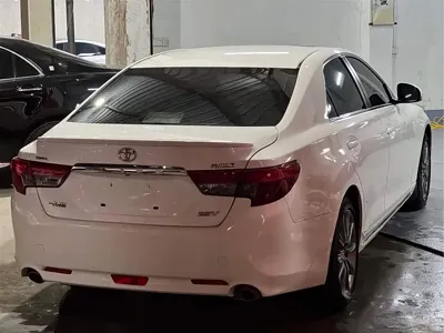 Toyota Reiz
