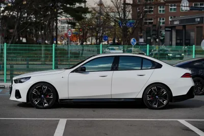 BMW i5