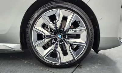 BMW i7