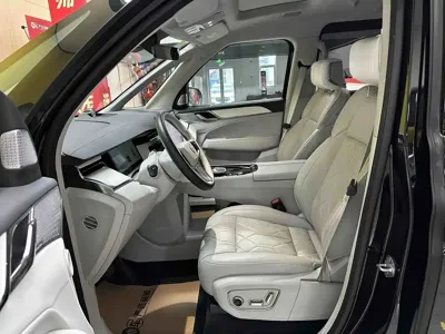 Volvo EM90