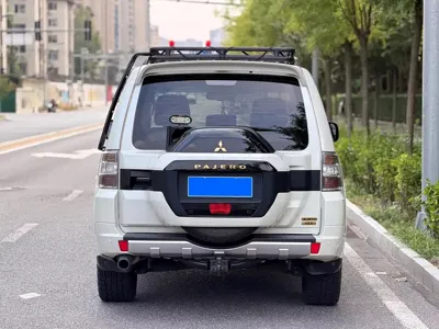 Mitsubishi Pajero (Import)
