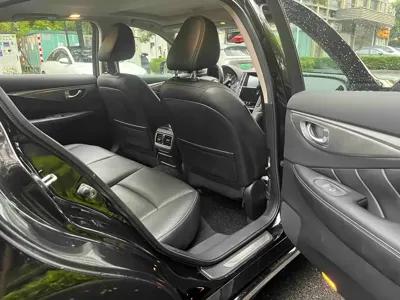 Infiniti Q50L